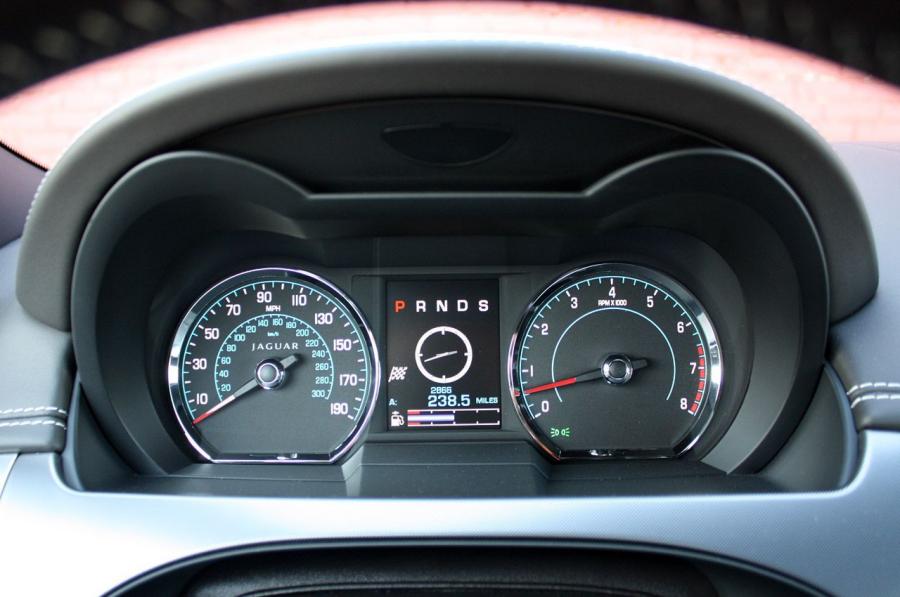  Jaguar XKR-S 2012 года  (фото 17 из 82)